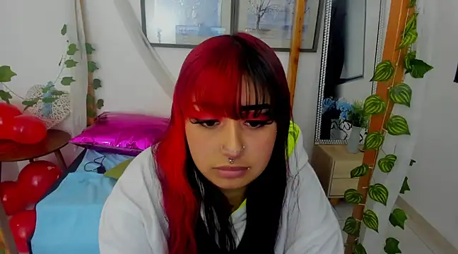 Snapshot of lussyevans24 chatting on 02.21.25 lussyevans24 online show from 02.21.25