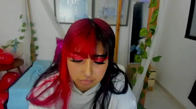 Snapshot of lussyevans24 chatting on 02.21.25 lussyevans24 online show from 02.21.25