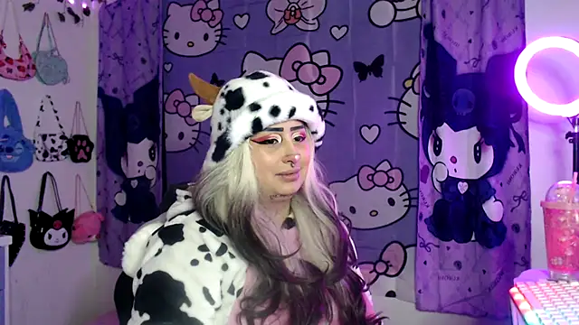 Snapshot of lussyevans24 chatting on 09.15.25 lussyevans24 online show from 09.15.25