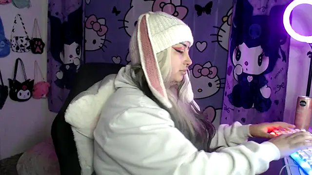 Snapshot of lussyevans24 chatting on 09.17.25 lussyevans24 online show from 09.17.25