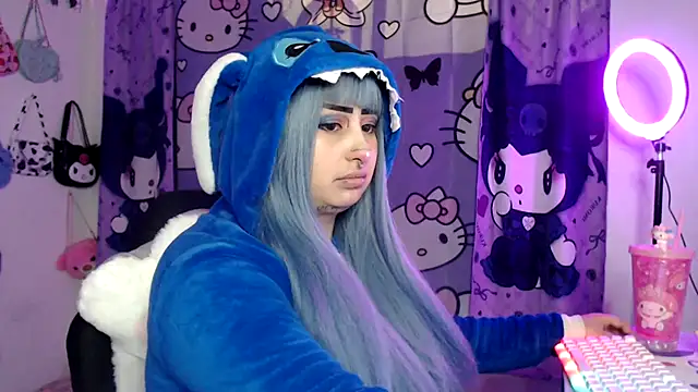 Snapshot of lussyevans24 chatting on 10.11.25 lussyevans24 online show from 10.11.25