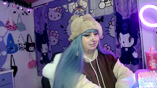 Snapshot of lussyevans24 chatting on 10.17.25 lussyevans24 online show from 10.17.25