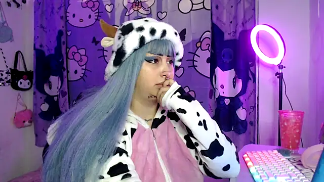 Snapshot of lussyevans24 chatting on 10.21.25 lussyevans24 online show from 10.21.25