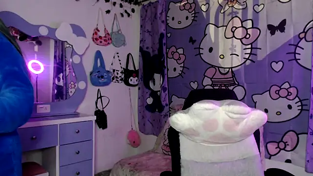 Snapshot of lussyevans24 chatting on 10.29.25 lussyevans24 online show from 10.29.25