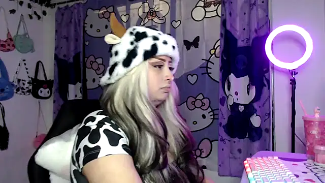 Snapshot of lussyevans24 chatting on 11.12.25 lussyevans24 online show from 11.12.25