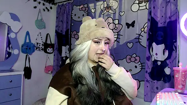 Snapshot of lussyevans24 chatting on 11.16.25 lussyevans24 online show from 11.16.25