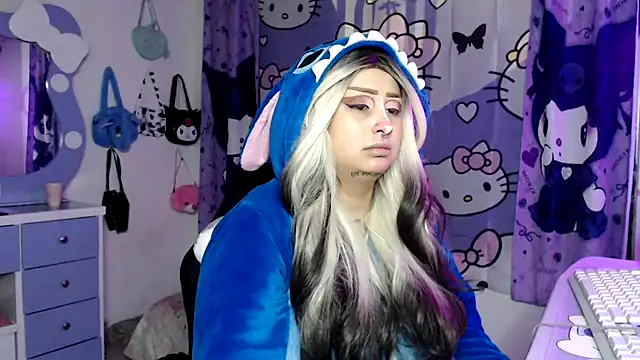 Snapshot of lussyevans24 chatting on 11.27.25 lussyevans24 online show from 11.27.25