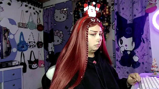 Snapshot of lussyevans24 chatting on 12.15.25 lussyevans24 online show from 12.15.25