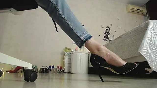 Devil Goddess online show from 01.25.25