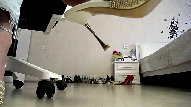 Devil Goddess online show from 02.07.25