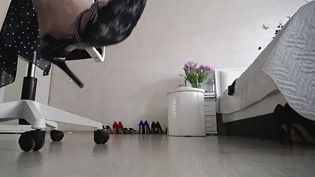 Devil Goddess online show from 03.08.25