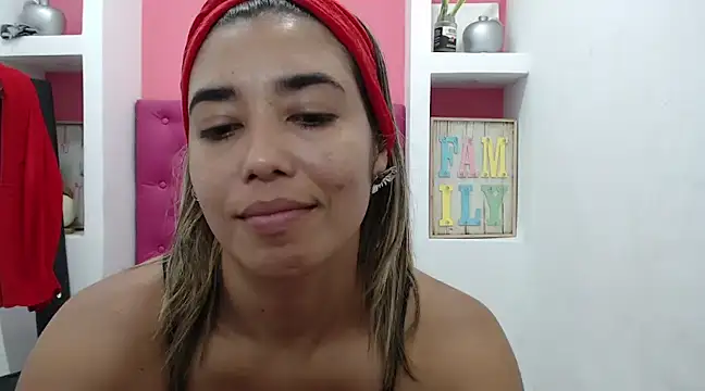 Snapshot of Dona_Tela chatting on 12.04.24 Dona Tela online show from 12.04.24