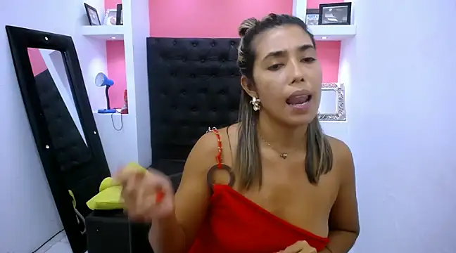 Snapshot of Dona_Tela chatting on 12.20.24 Dona Tela online show from 12.20.24