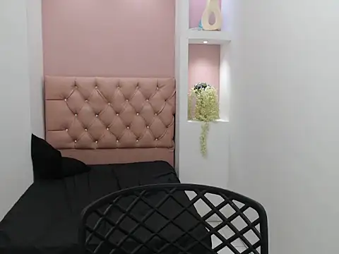 Snapshot of Dona_Tela chatting on 10.01.25 Dona Tela online show from 10.01.25