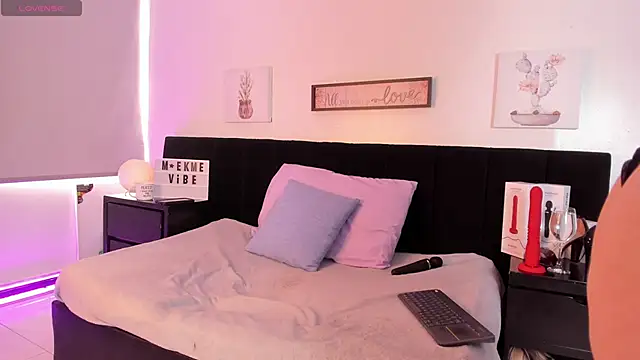 Natasha Kinski online show from 02.03.25