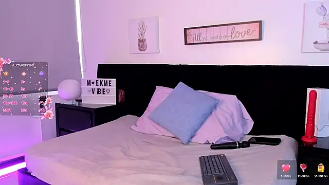 Natasha Kinski online show from 02.26.25