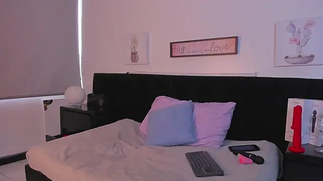 Natasha Kinski online show from 03.05.25