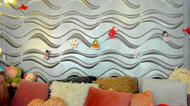 StormiRusso online show from 12.22.24