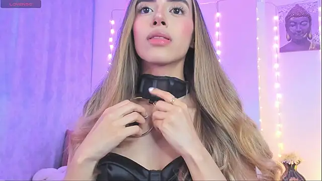 StormiRusso online show from 11.23.25