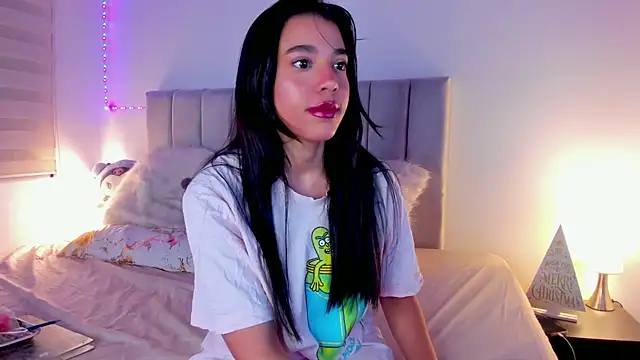 Snapshot of DanielaSaenz0 chatting on 12.22.24 DanielaSaenz0 online show from 12.22.24