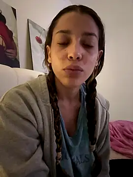 Snapshot of DanielaSaenz0 chatting on 10.13.25 DanielaSaenz0 online show from 10.13.25