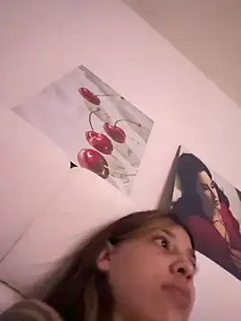 Snapshot of DanielaSaenz0 chatting on 12.20.25 DanielaSaenz0 online show from 12.20.25