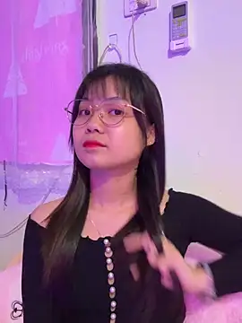 Maeve2k5 online show from 10.29.25