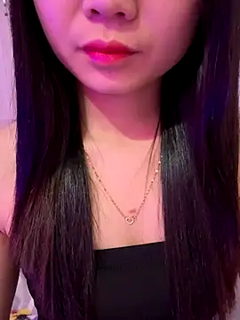 Maeve2k5 online show from 11.18.25