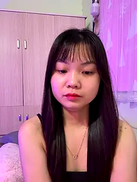 Maeve2k5 online show from 11.24.25