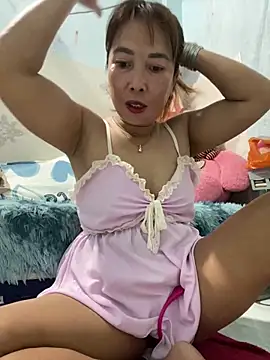 Snapshot of Linaannn chatting on 03.11.25 Linaannn online show from 03.11.25