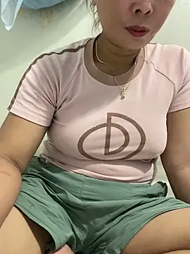 Snapshot of Linaannn chatting on 03.15.25 Linaannn online show from 03.15.25