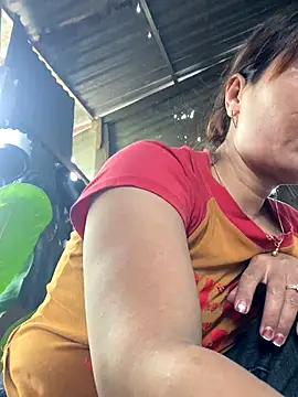 Snapshot of Linaannn chatting on 09.16.25 Linaannn online show from 09.16.25