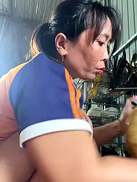 Snapshot of Linaannn chatting on 09.30.25 Linaannn online show from 09.30.25