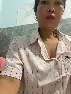 Snapshot of Linaannn chatting on 11.02.25 Linaannn online show from 11.02.25