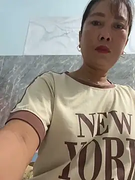 Snapshot of Linaannn chatting on 11.07.25 Linaannn online show from 11.07.25