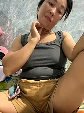 Snapshot of Linaannn chatting on 11.11.25 Linaannn online show from 11.11.25