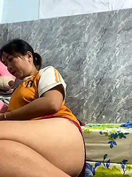 Snapshot of Linaannn chatting on 11.18.25 Linaannn online show from 11.18.25