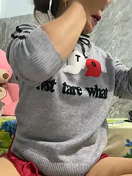 Snapshot of Linaannn chatting on 11.20.25 Linaannn online show from 11.20.25