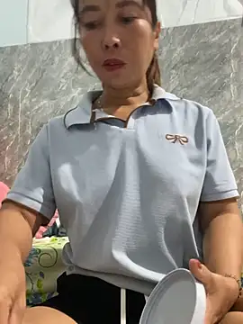 Snapshot of Linaannn chatting on 11.29.25 Linaannn online show from 11.29.25