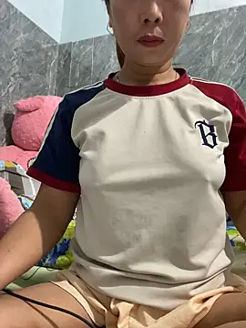 Snapshot of Linaannn chatting on 12.02.25 Linaannn online show from 12.02.25