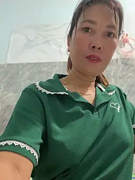 Snapshot of Linaannn chatting on 12.14.25 Linaannn online show from 12.14.25