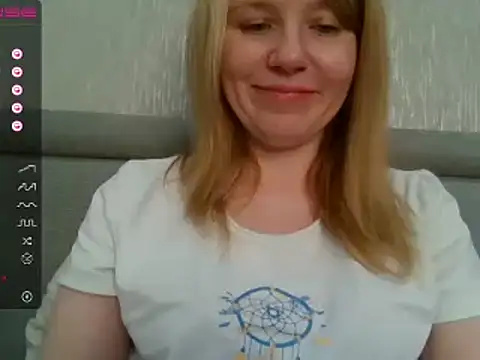 Snapshot of urbadkitty chatting on 12.04.24 urbadkitty online show from 12.04.24