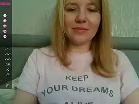 Snapshot of urbadkitty chatting on 12.09.24 urbadkitty online show from 12.09.24