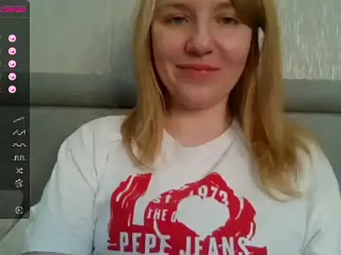 Snapshot of urbadkitty chatting on 12.20.24 urbadkitty online show from 12.20.24