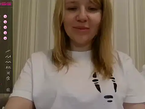 Snapshot of urbadkitty chatting on 12.24.24 urbadkitty online show from 12.24.24