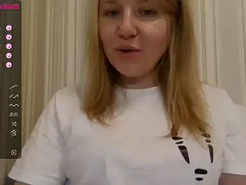 Snapshot of urbadkitty chatting on 12.24.24 urbadkitty online show from 12.24.24