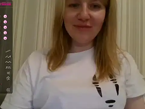 Snapshot of urbadkitty chatting on 12.24.24 urbadkitty online show from 12.24.24