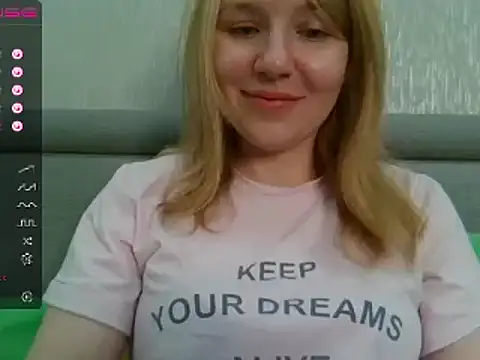 Snapshot of urbadkitty chatting on 12.29.24 urbadkitty online show from 12.29.24