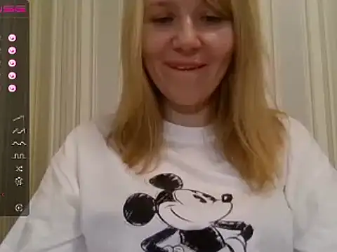 Snapshot of urbadkitty chatting on 01.04.25 urbadkitty online show from 01.04.25