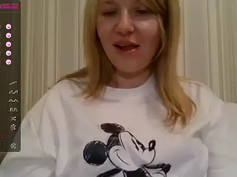 Snapshot of urbadkitty chatting on 01.04.25 urbadkitty online show from 01.04.25